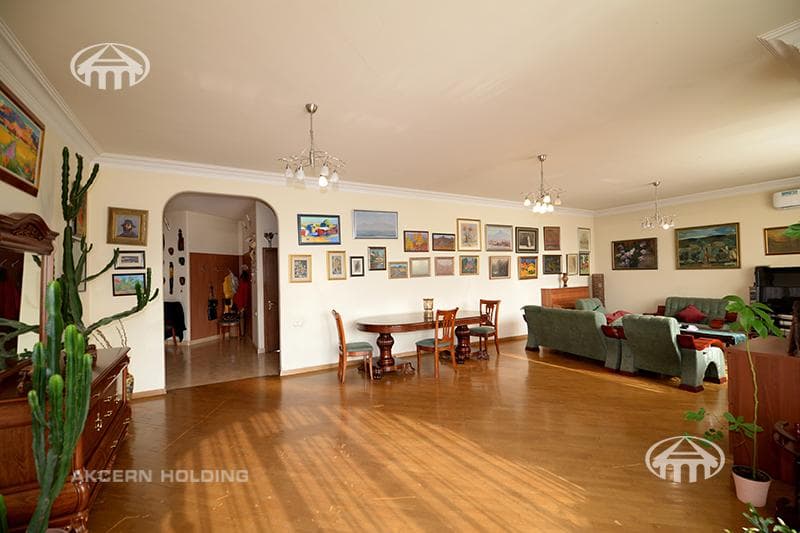 Mansion · 9 rooms · 560 m² · Kentron