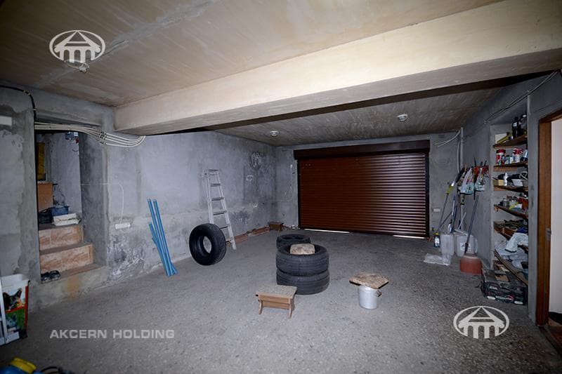 Mansion · 9 rooms · 560 m² · Kentron