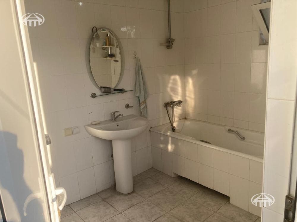 House · 5 rooms · 310 m² · Erebuni
