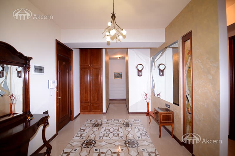 Квартира · 4 комн. · 186 м² · Кентрон