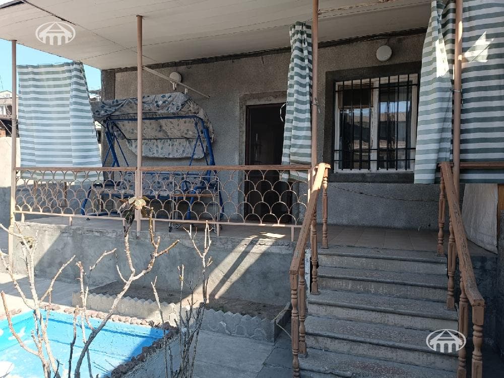 Առանձնատուն · 3 սեն. · 99 մ² · Կենտրոն