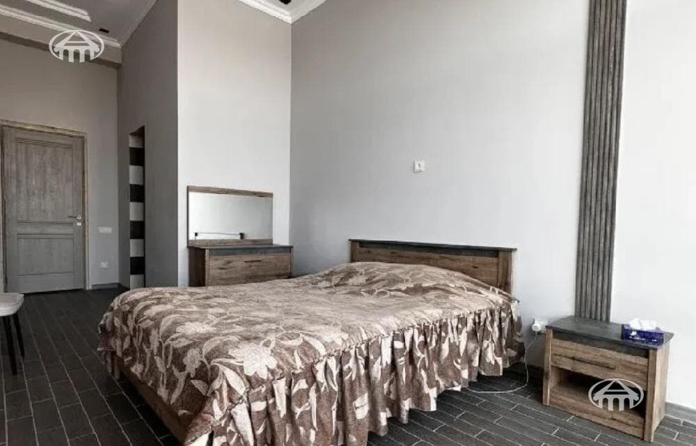 Mansion · 3 rooms · 460 m² · Avan