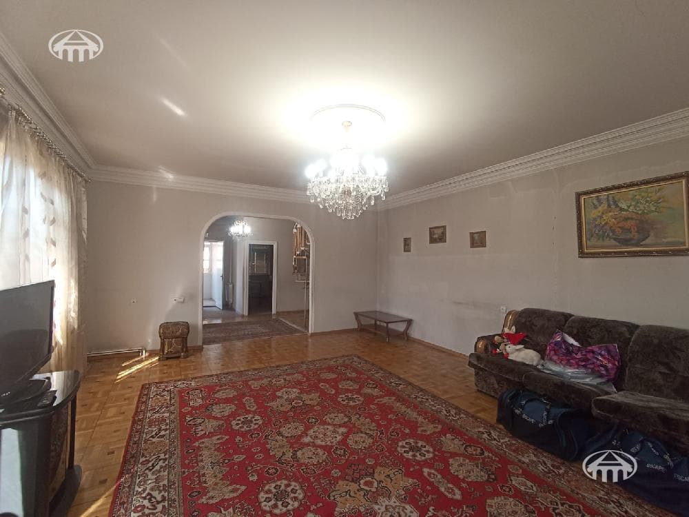 Дом · 4 комн. · 195 м² · Арабкир