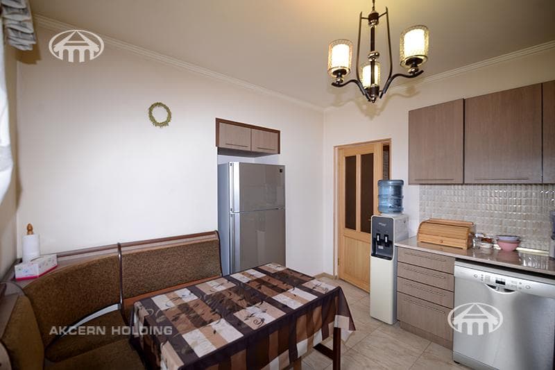 House · 5 rooms · 162 m² · Kentron
