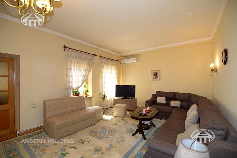 House · 5 rooms · 220 m² · Arabkir