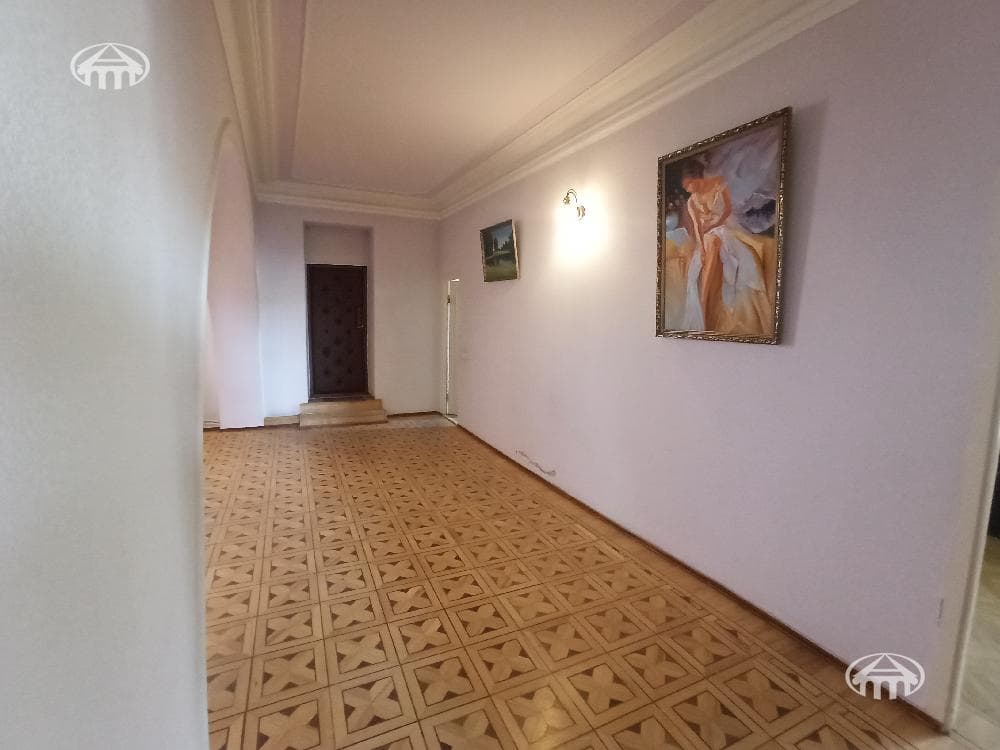 House · 8 rooms · 459 m² · Nor Nork