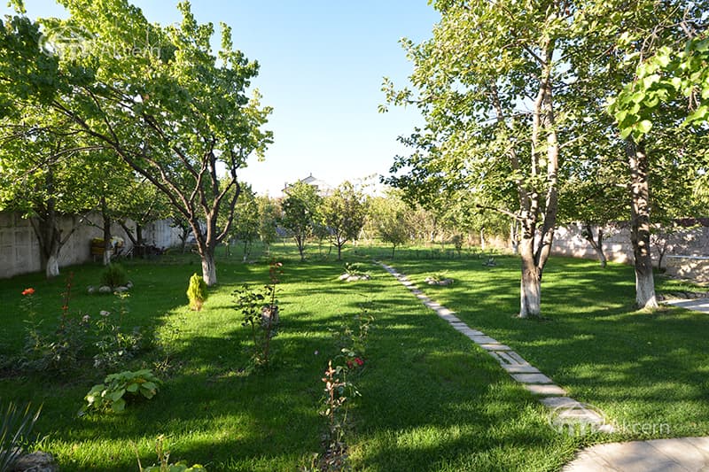 Առանձնատուն · 4 սեն. · 220 մ² · Առինջ