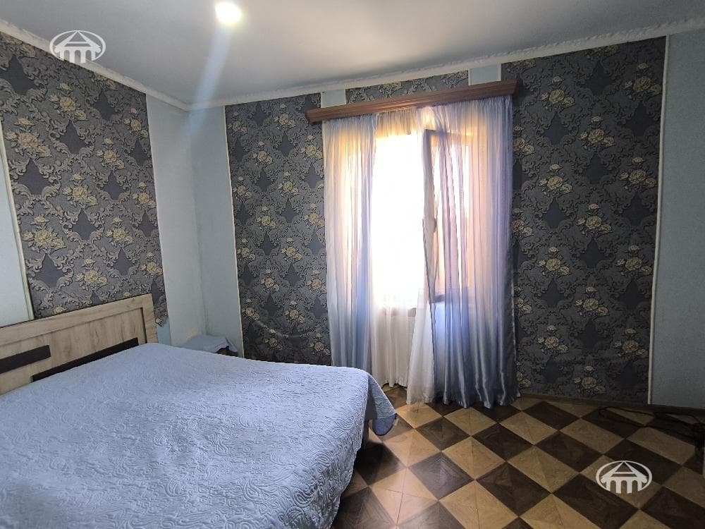 Mansion · 4 rooms · 104 m² · Arinj