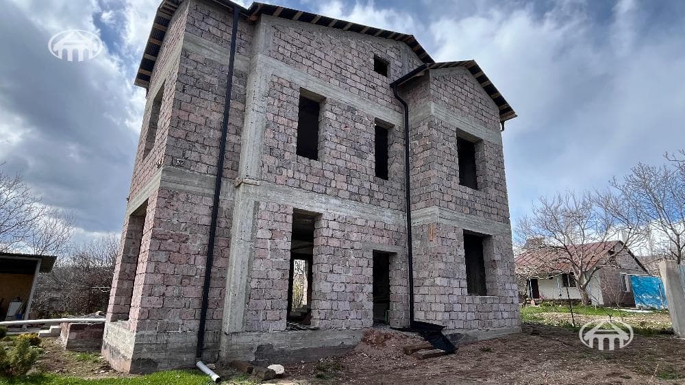 Առանձնատուն · 200 մ² · Բյուրական