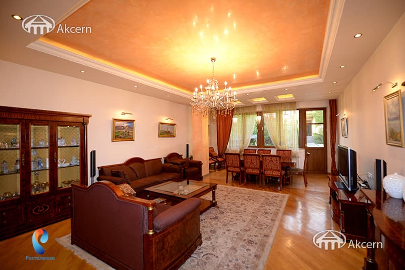 House · 6 rooms · 280 m² · Arabkir