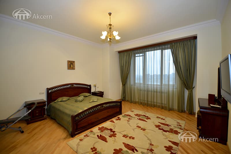 Mansion · 5 rooms · 440 m² · Avan