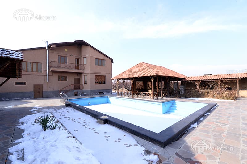 Առանձնատուն · 6 սեն. · 532 մ² · Զովունի
