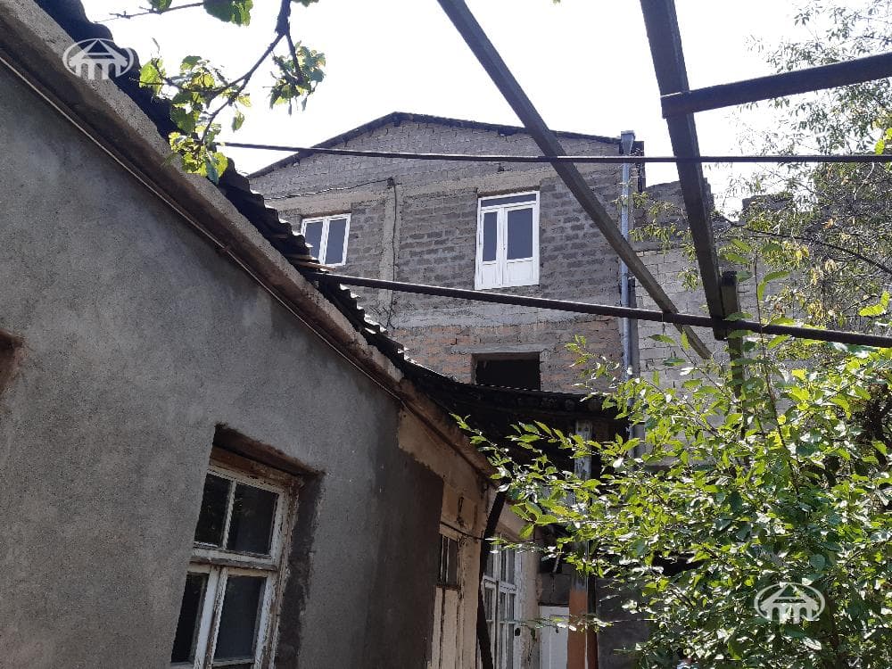 House · 5 rooms · 573 m² · Erebuni