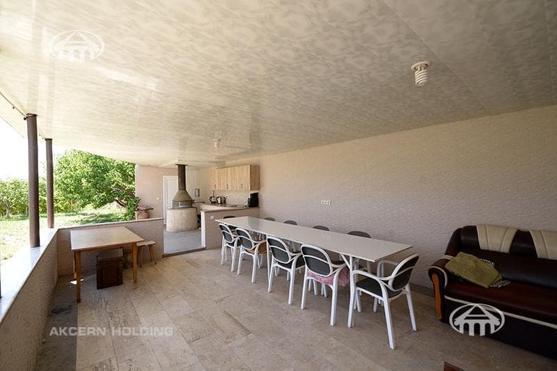Mansion · 5 rooms · 330 m² · v. Arinj