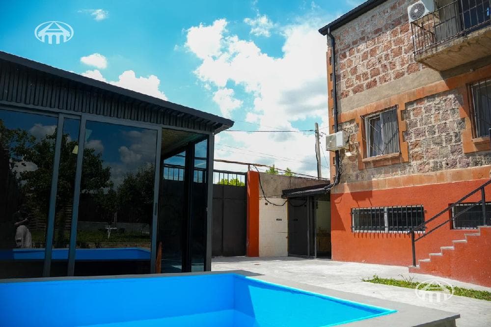 Особняк · 5 комн. · 185 м² · Птгни