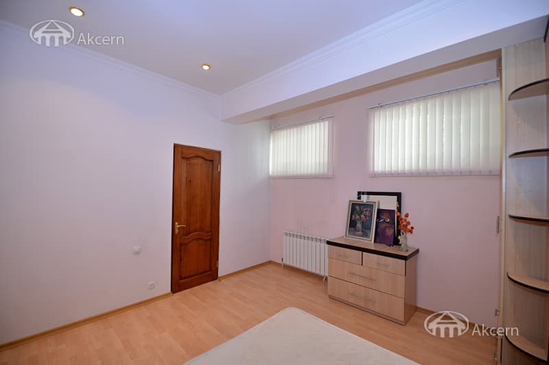 Квартира · 3 комн. · 140 м² · Арабкир