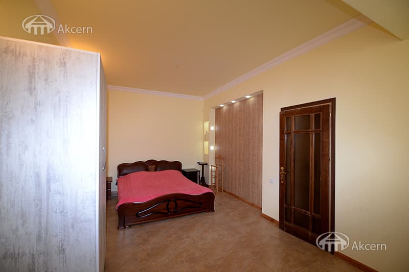 Office · 335 m² · Kentron