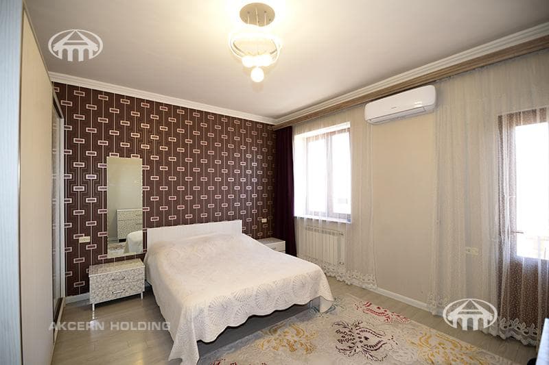 Mansion · 5 rooms · 330 m² · v. Arinj