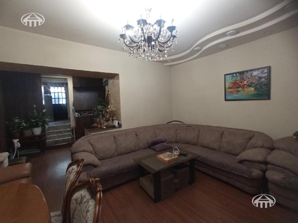 House · 3 rooms · 62 m² · Kentron