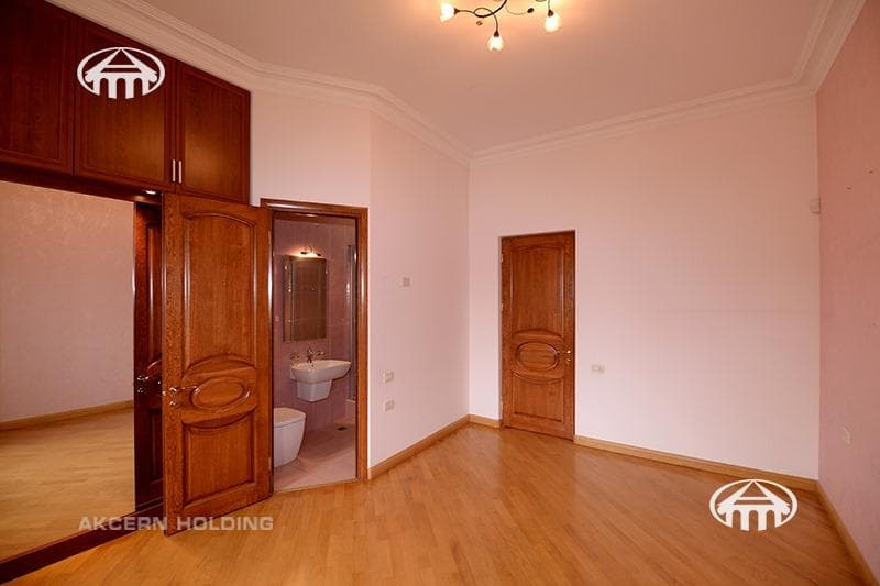 Особняк · 7 комн. · 243 м² · Кентрон