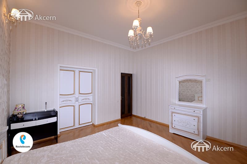 Առանձնատուն · 6 սեն. · 427 մ² · Կենտրոն