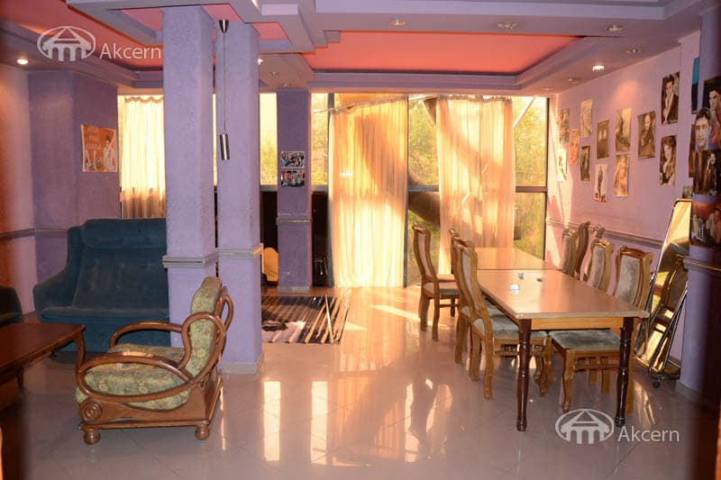 Restaurant · 1,127 m² · Kentron
