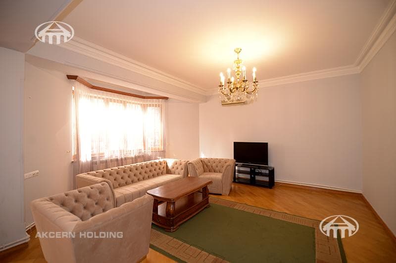 Apartment · 3 rooms · 142 m² · Kentron