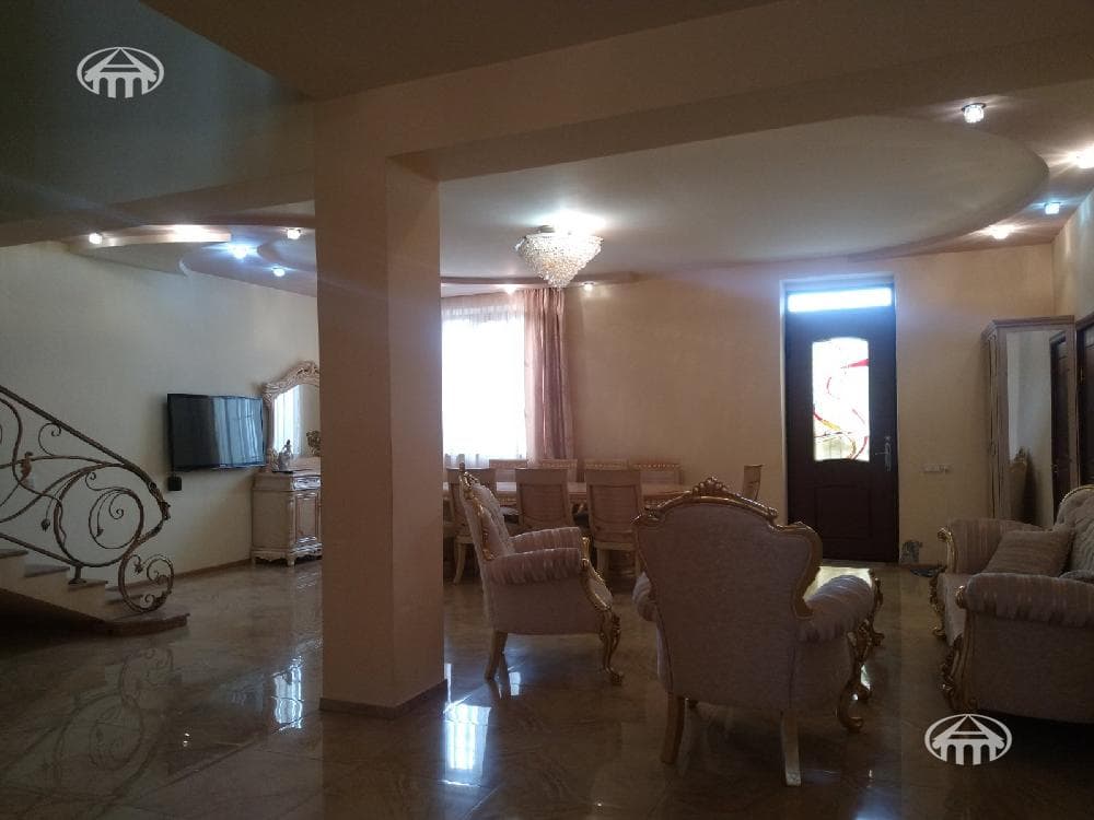 Mansion · 5 rooms · 243 m² · Ajapnyak