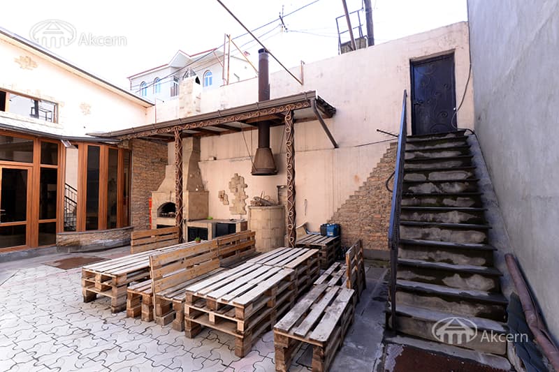 Առանձնատուն · 5 սեն. · 540 մ² · Կենտրոն