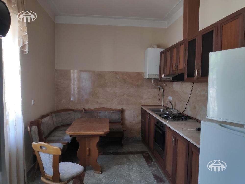 Mansion · 5 rooms · 300 m² · Arinj