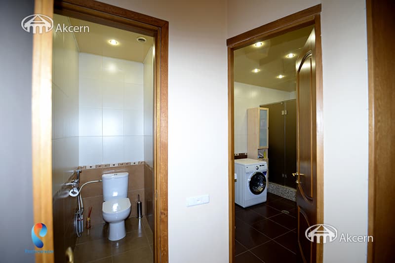 House · 6 rooms · 280 m² · Arabkir