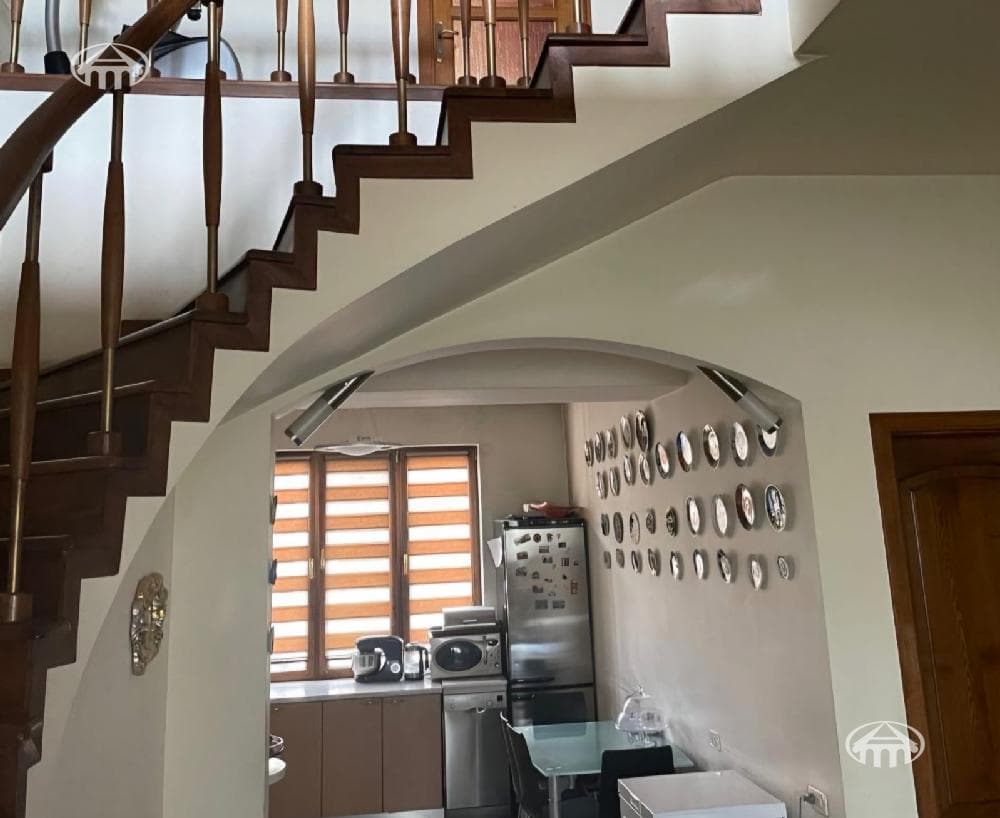 Apartment · 6 rooms · 213 m² · Kentron
