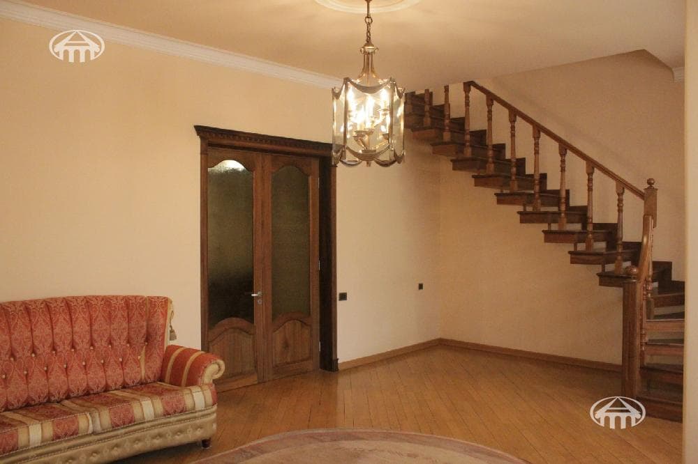 Բնակարան · 4 սեն. · 148 մ² · Կենտրոն