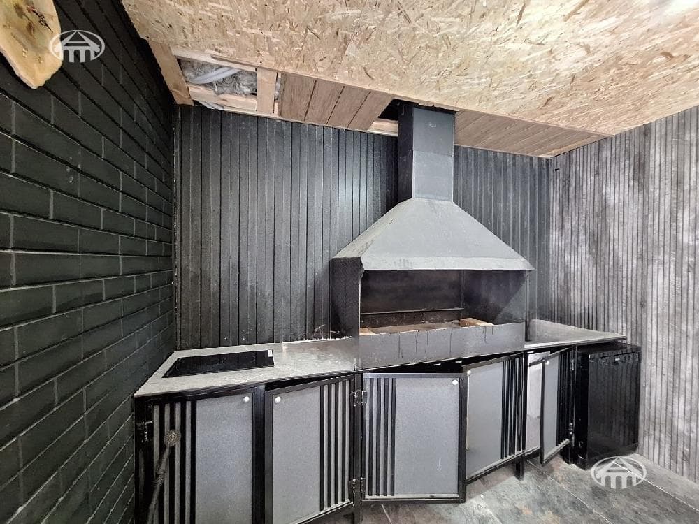 Mansion · 6 rooms · 246 m² · Zovuni