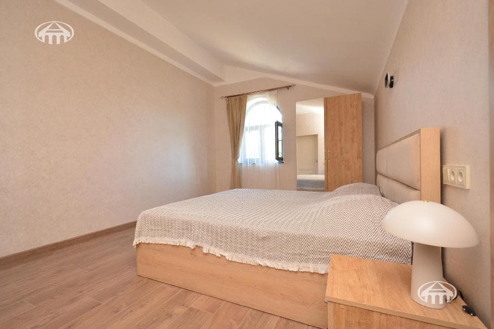 Особняк · 4 комн. · 272 м² · Птгни