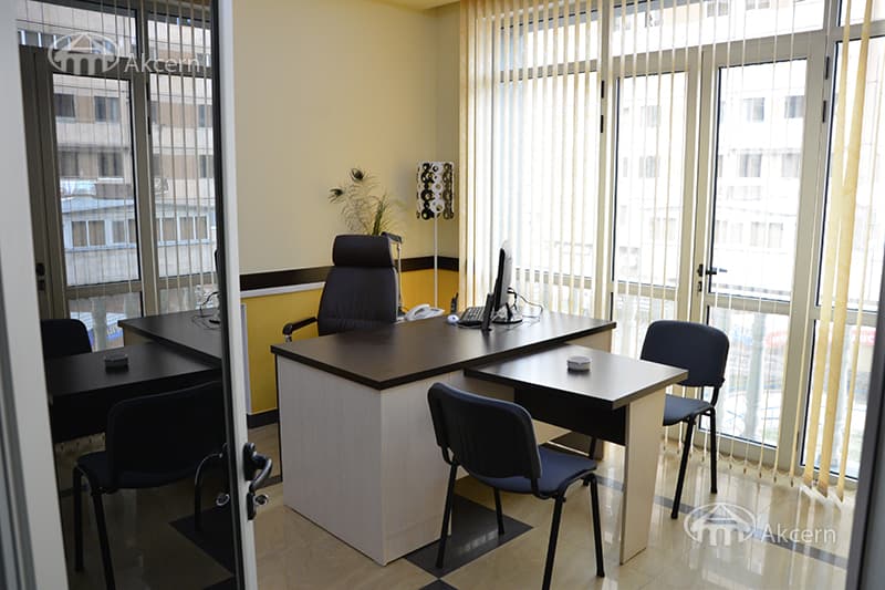 Ресторан · 778 м² · Давташен