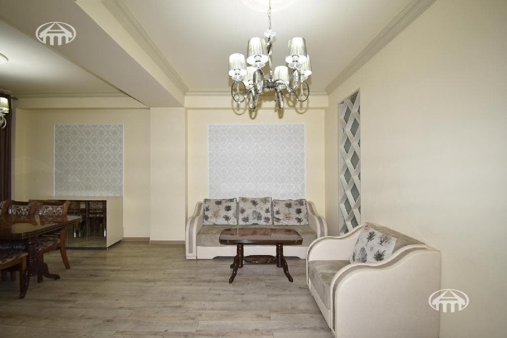 Բնակարան · 3 սեն. · 90 մ² · Կենտրոն