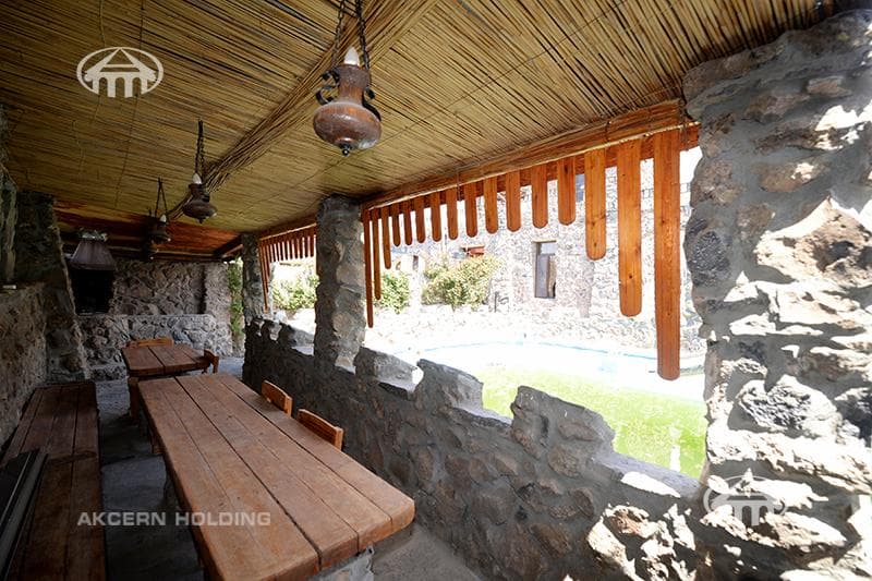 Mansion · 5 rooms · 210 m² · Garni