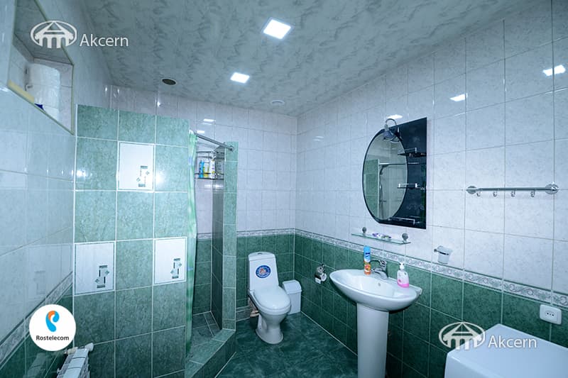 House · 4 rooms · 177 m² · Kentron