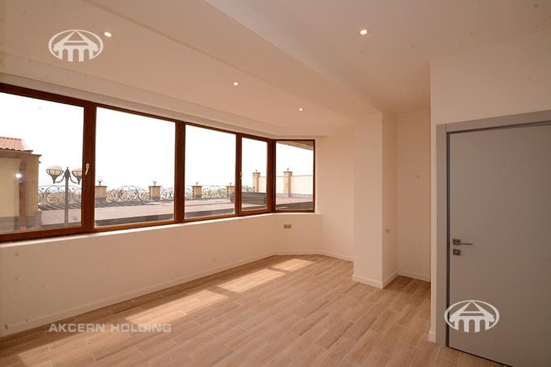 Квартира · 3 комн. · 107 м² · Кентрон