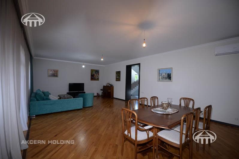Особняк · 5 комн. · 380 м² · Аван