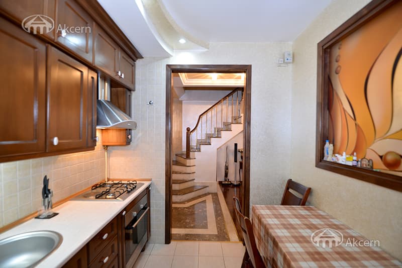 Квартира · 4 комн. · 173 м² · Кентрон