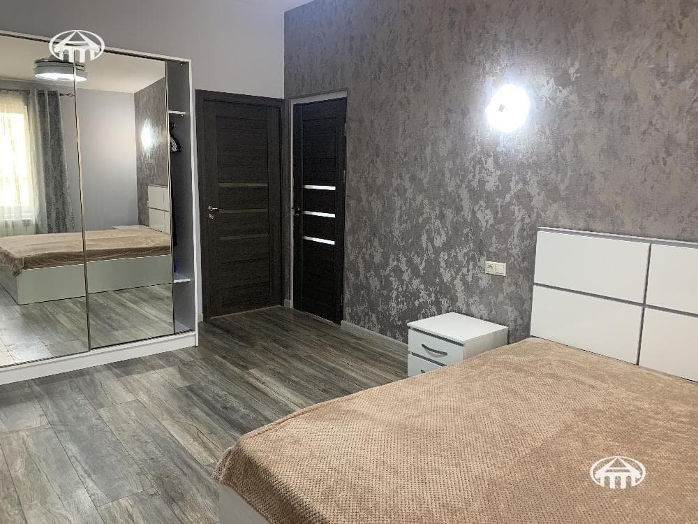 Дом · 8 комн. · 401 м² · Арабкир