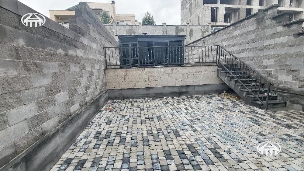 Թաունհաուս · 4 սեն. · 300 մ² · Ավան