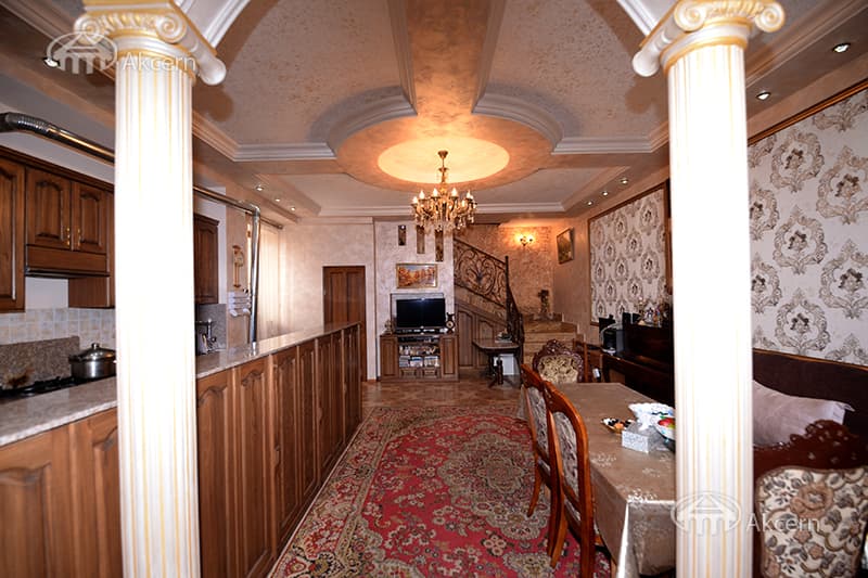 Apartment · 4 rooms · 162 m² · Arabkir