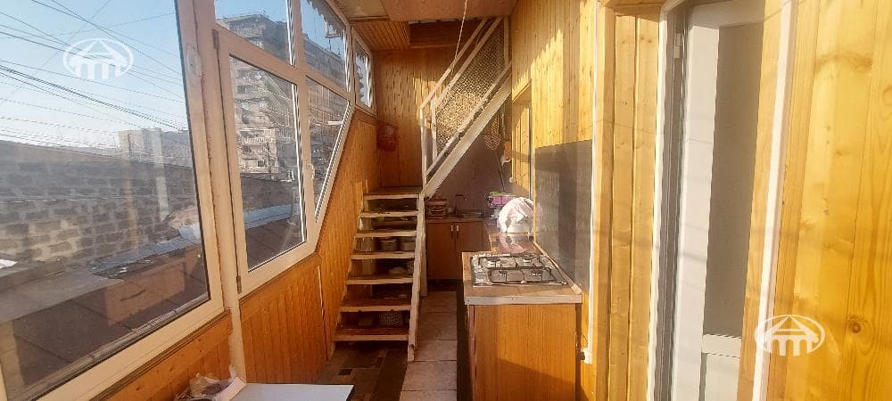 House · 4 rooms · 238 m² · Erebuni