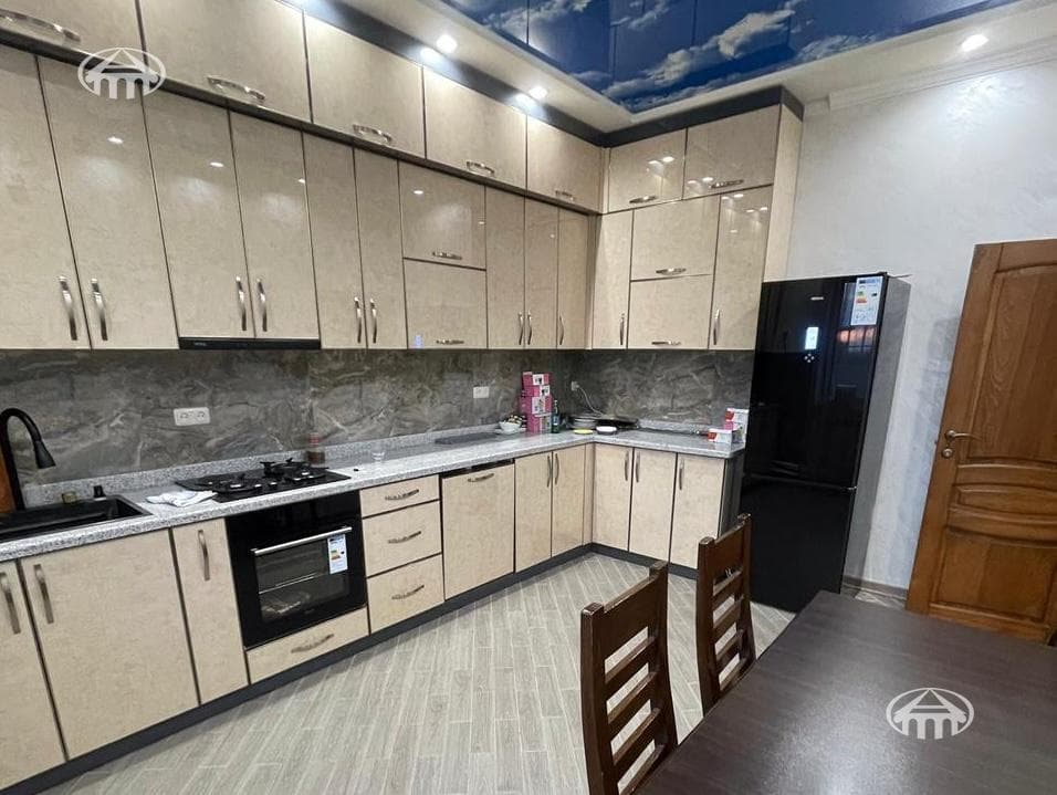 Mansion · 4 rooms · 285 m² · Nor Erznka