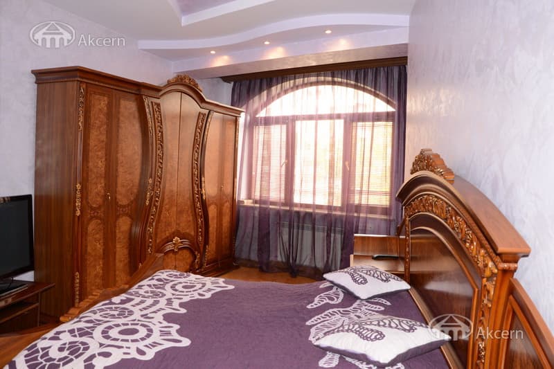 Дом · 4 комн. · 279 м² · Кентрон