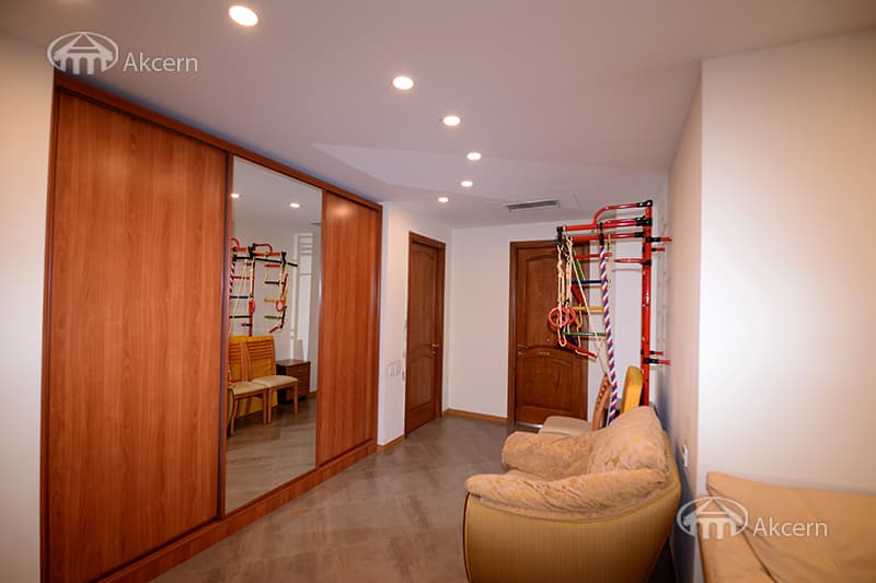 Apartment · 4 rooms · 164 m² · Kentron