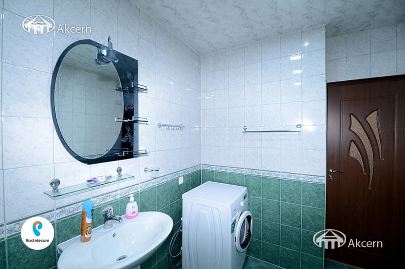 House · 4 rooms · 177 m² · Kentron